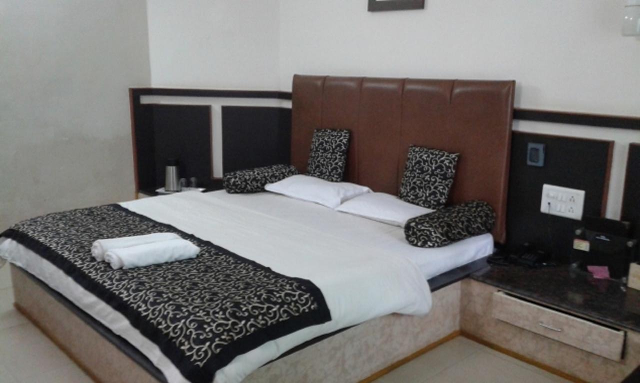 Savshanti Lake Resort Saputara Eksteriør bilde