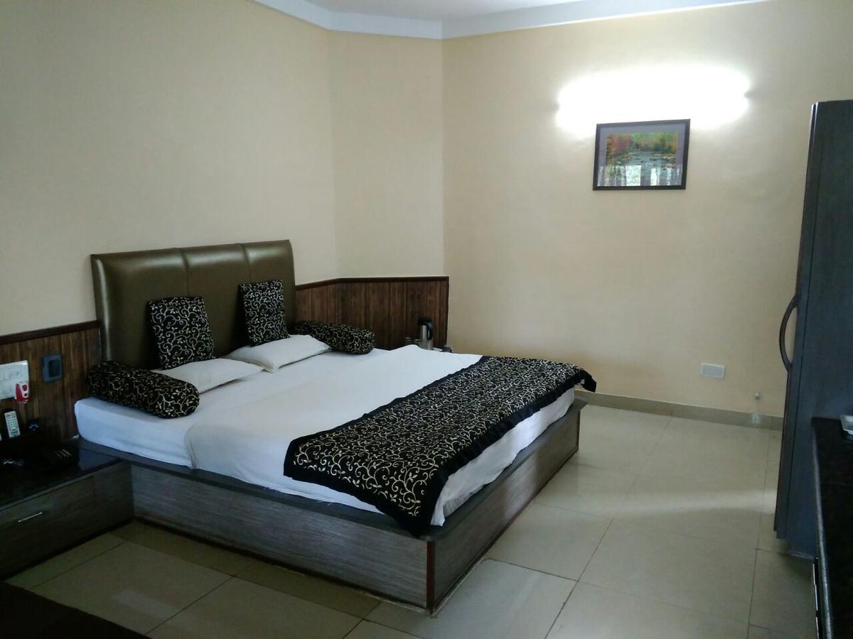 Savshanti Lake Resort Saputara Eksteriør bilde